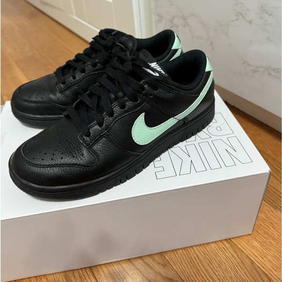 Nike Custom Dunks - Picture 3 of 8